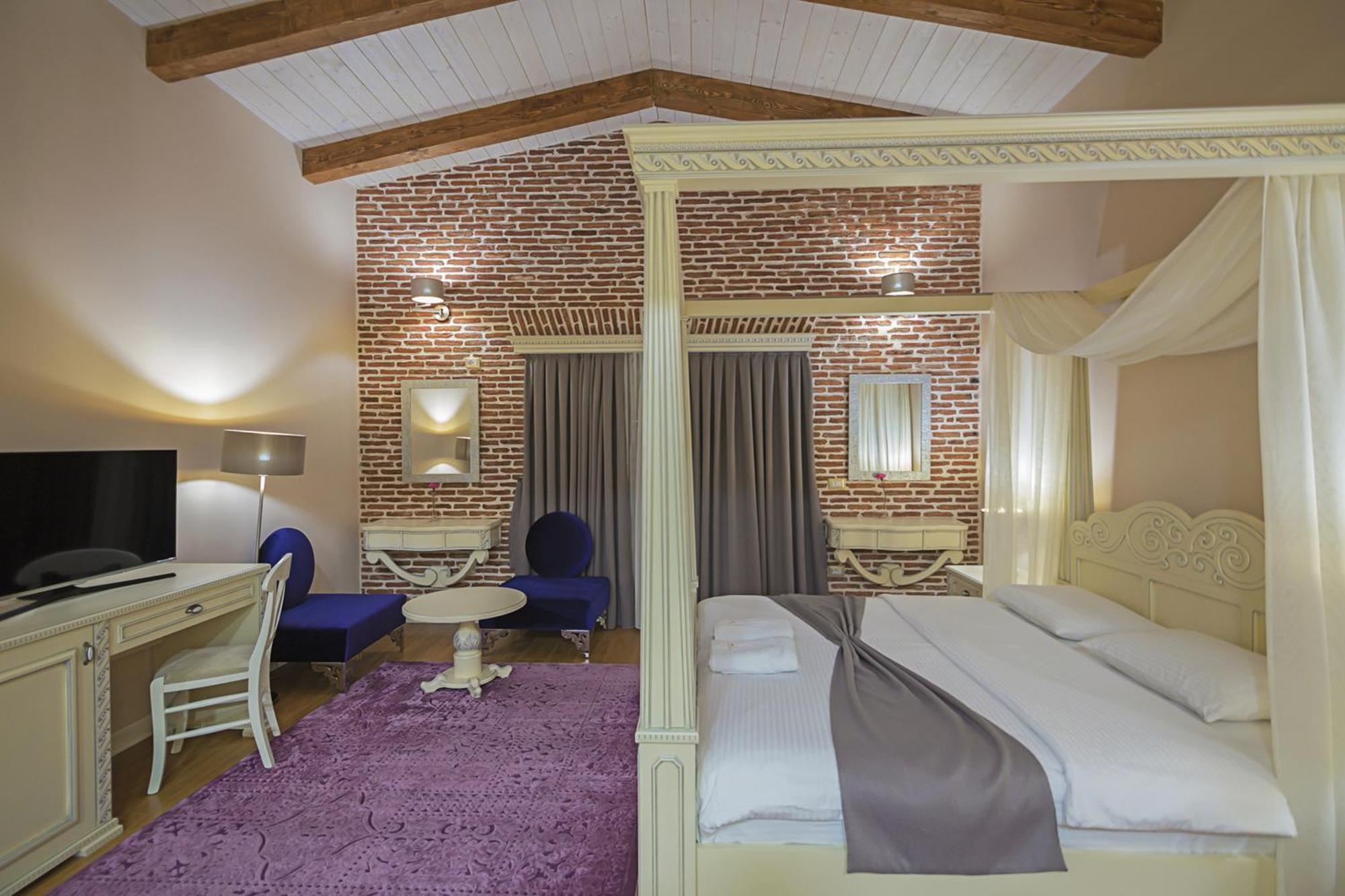 Casa Gace Hotel Корча Экстерьер фото