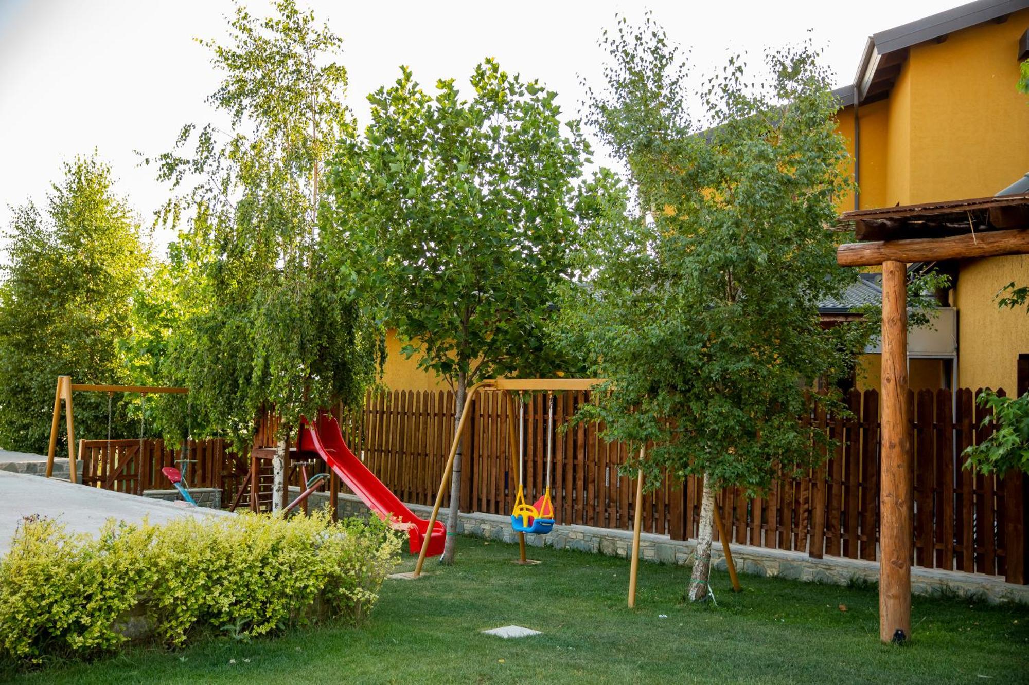 Casa Gace Hotel Корча Экстерьер фото